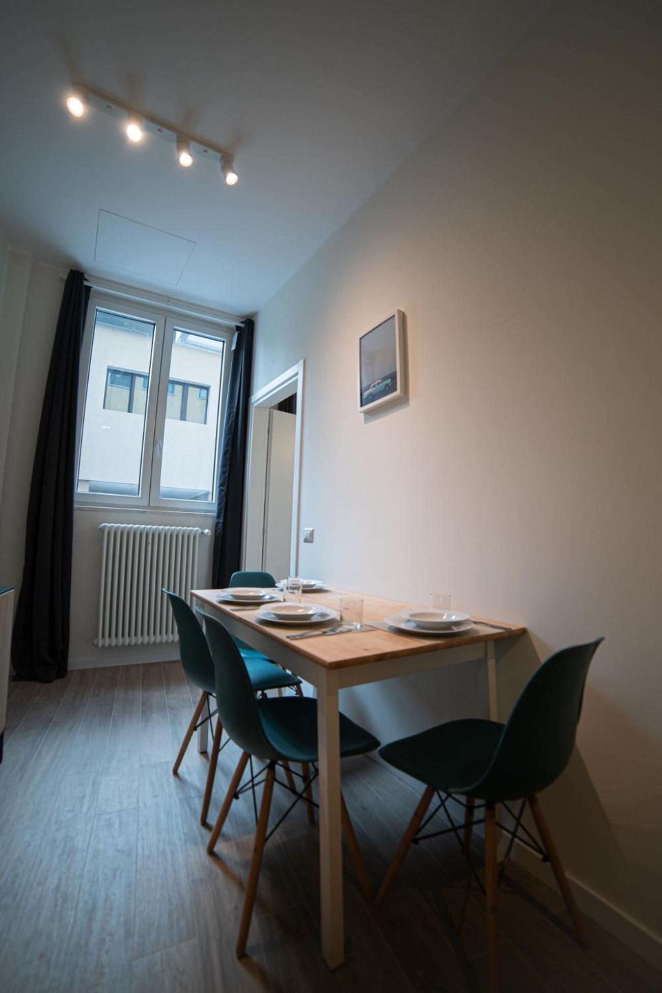 Rifugio Milanese Con Parcheggio Privato, Ambiente Tranquillo E Convenienza Milan
