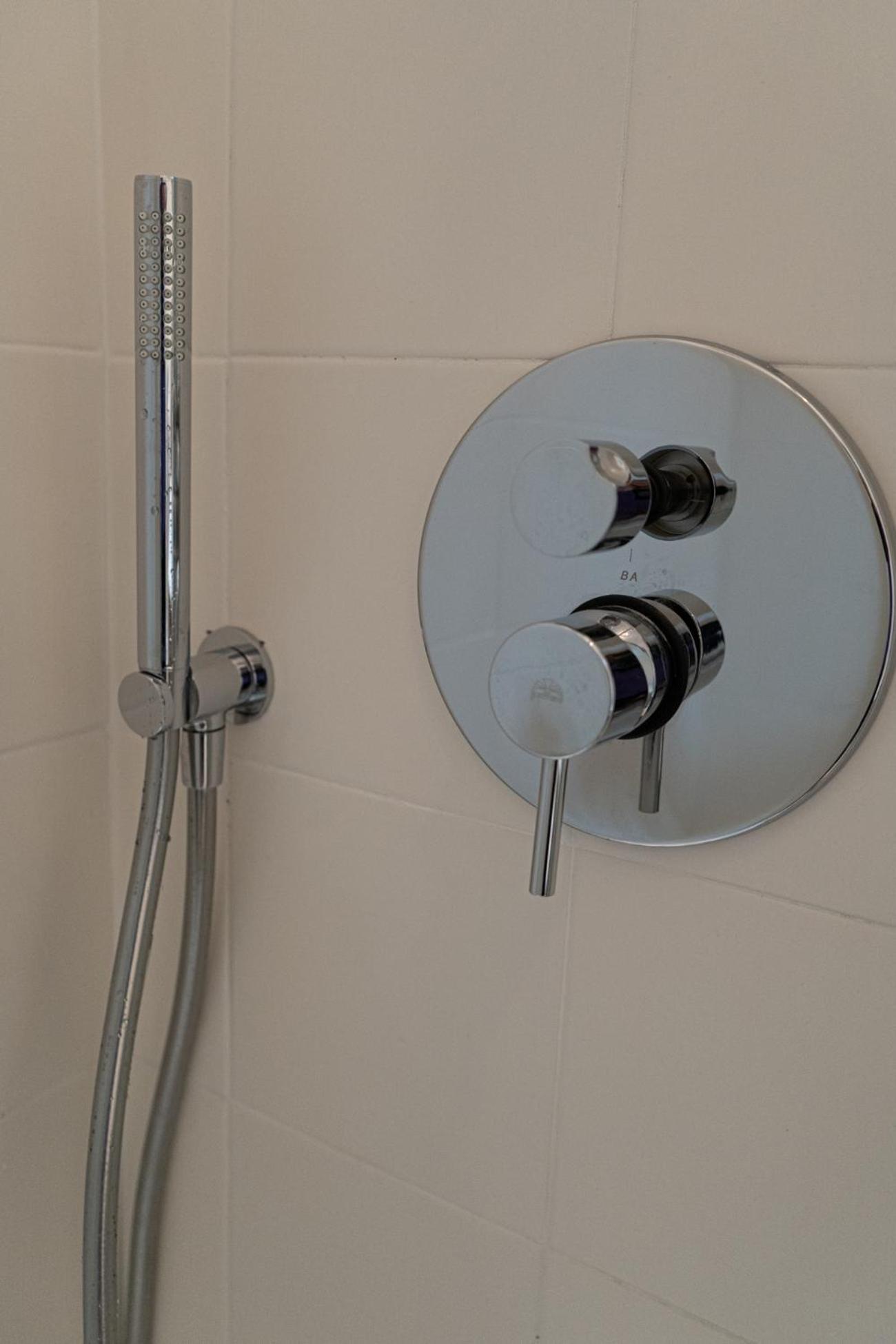 Apartment Rifugio Milanese Con Parcheggio Privato, Ambiente Tranquillo E Convenienza *
